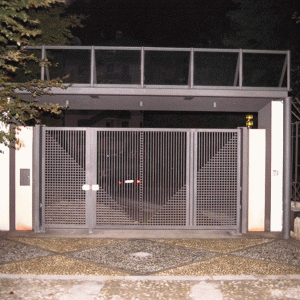 Cancello in quadro fresato