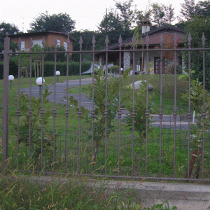 Recinzione con borchia e lance