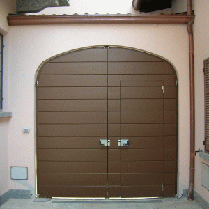 Portone in legno con struttura inox a scomparsa