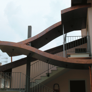 Copertura scala in acciaio e rame