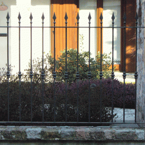 Recinzione con borchia e lance