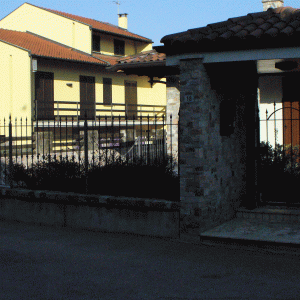 Recinzione con borchia e lance