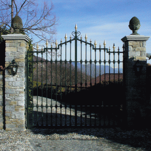 Cancello villa con fusioni ghisa su misura