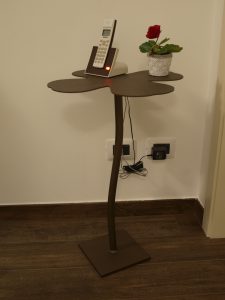 TAVOLINO PORTAOGGETTI QUADRIFOGLIO